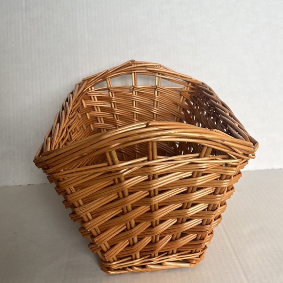 Brown woven rectangle storage basket with handles - Picture 7 of 8